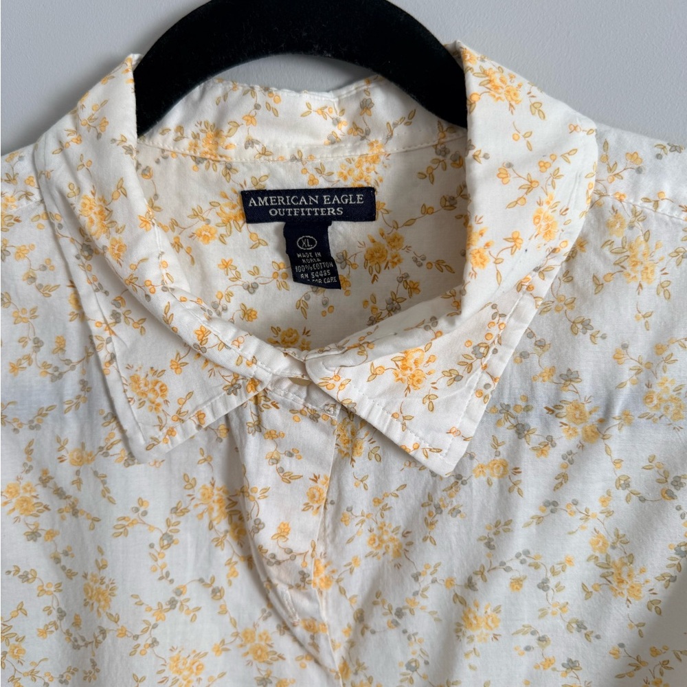 American Eagle Outfitters Floral button down Shirt. 100% cotton - Picture 3 of 3